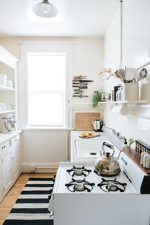 10x simple & white great little kitchen
