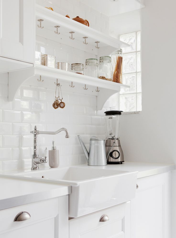 10x simple & white great little kitchen