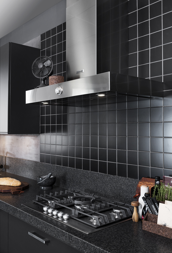 Black is hot: een zwarte keuken great little kitchen