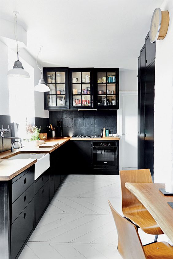 Black is hot: een zwarte keuken great little kitchen