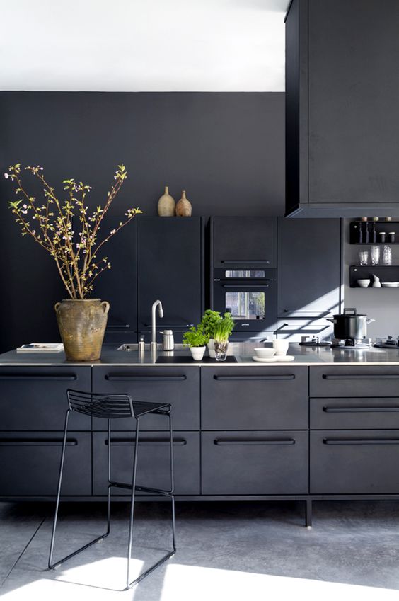 Black is hot: een zwarte keuken great little kitchen
