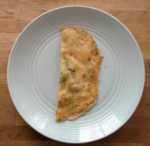 Pannenkoek met broccoli, geitenkaas en pijnboompitten