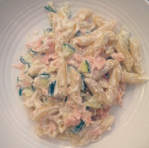 Pasta met zalm en courgette