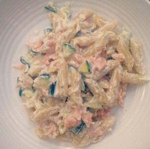 Pasta met zalm en courgette