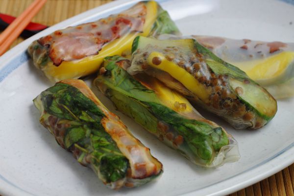 Springrolls met linzen en spek