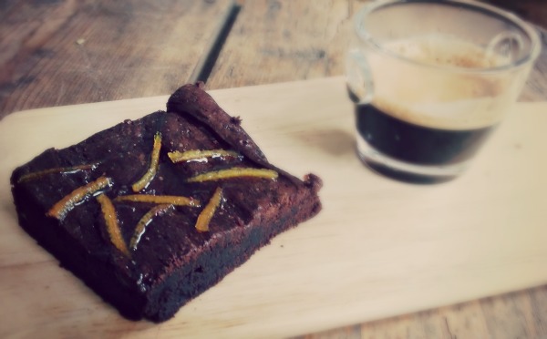 koffie brownie met avocado en sinaasappel