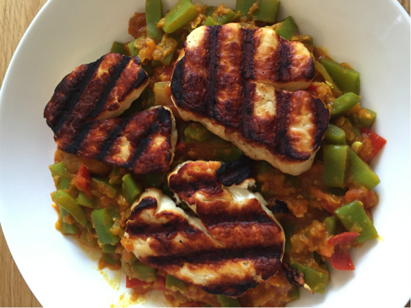 Tajine met snijbonen en halloumi