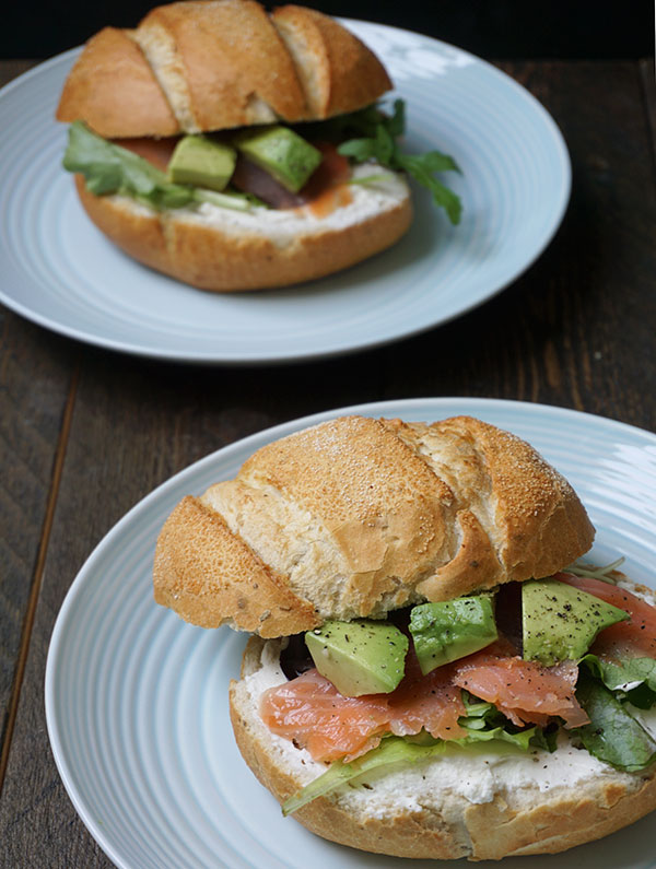 broodje gerookte zalm en ricotta