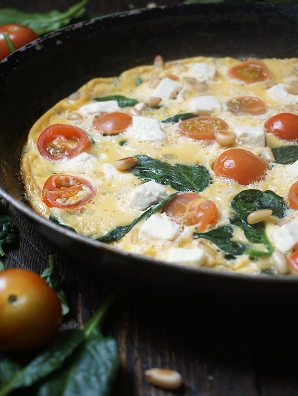 Omelet met spinazie en cherrytomaten e