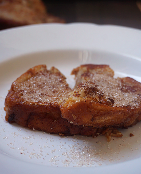 Wentelteefjes van suikerbrood met kaneelsuiker