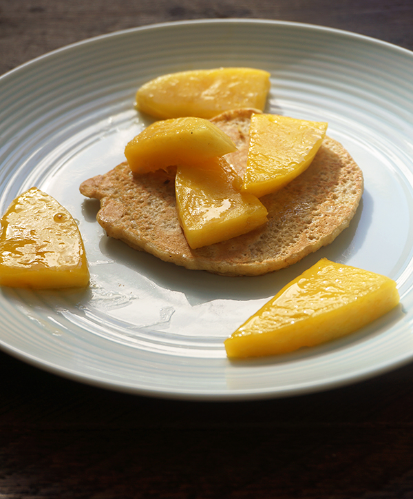 Havermout pannenkoeken met kokosmelk en mango