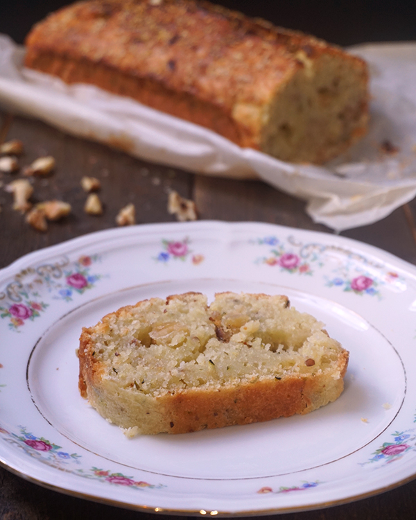 Courgettecake met yoghurt en walnoten