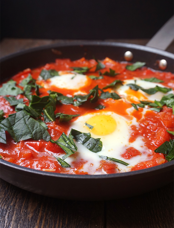 Shakshuka met wilde spinazie